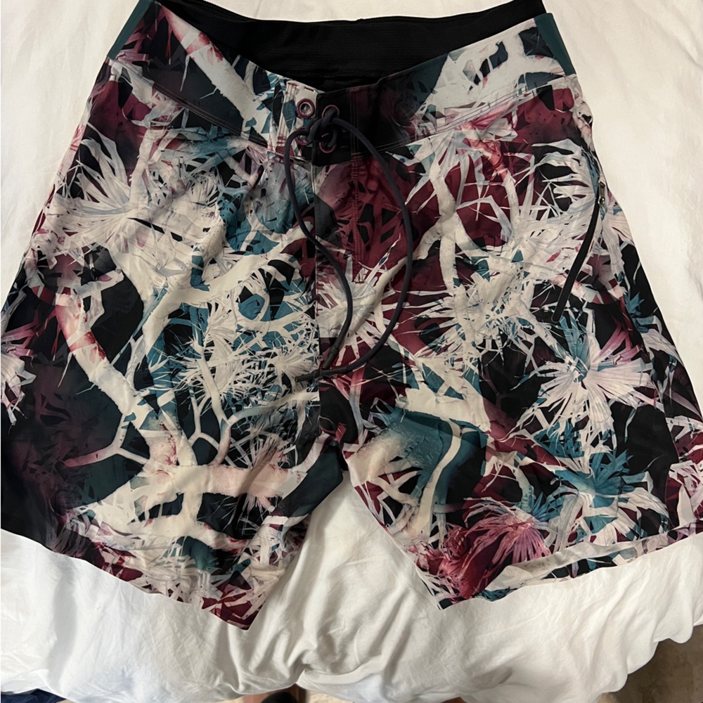 Lined Lululemon swim shorts